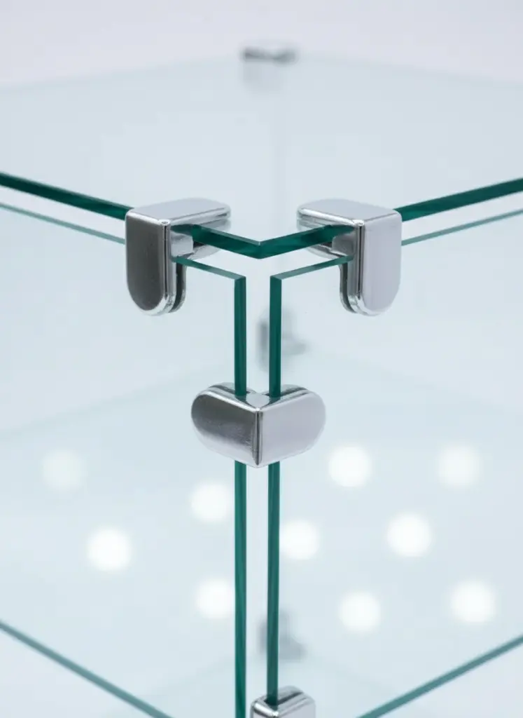 Glass Displays 1x2detail_closeup.webp