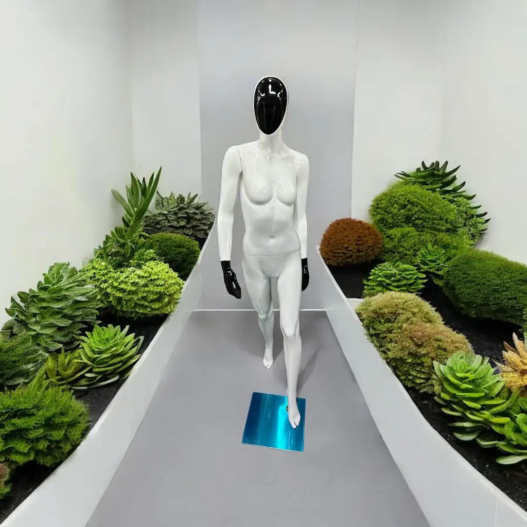 Mannequin woman walking