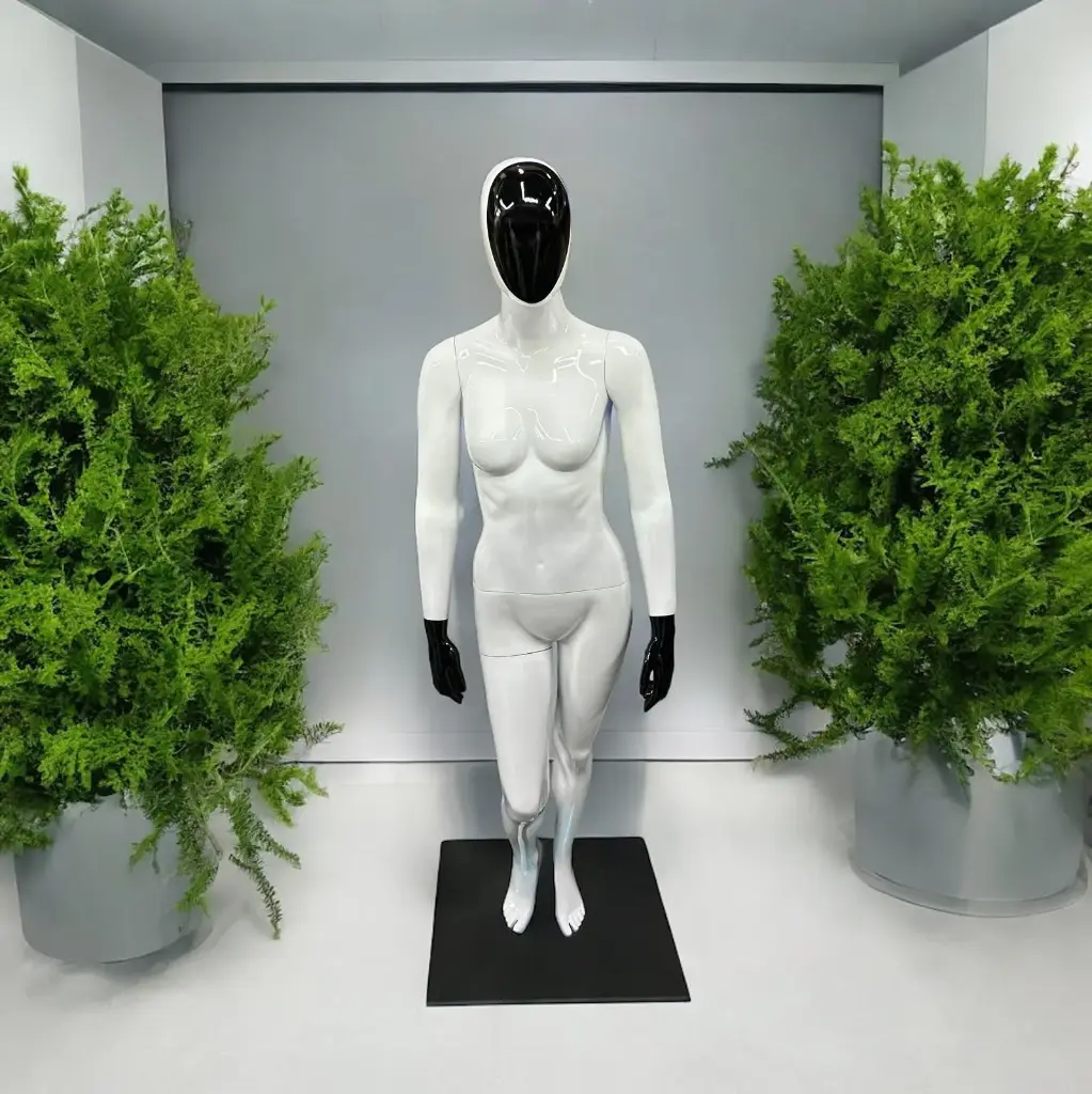 Mannequin woman standing